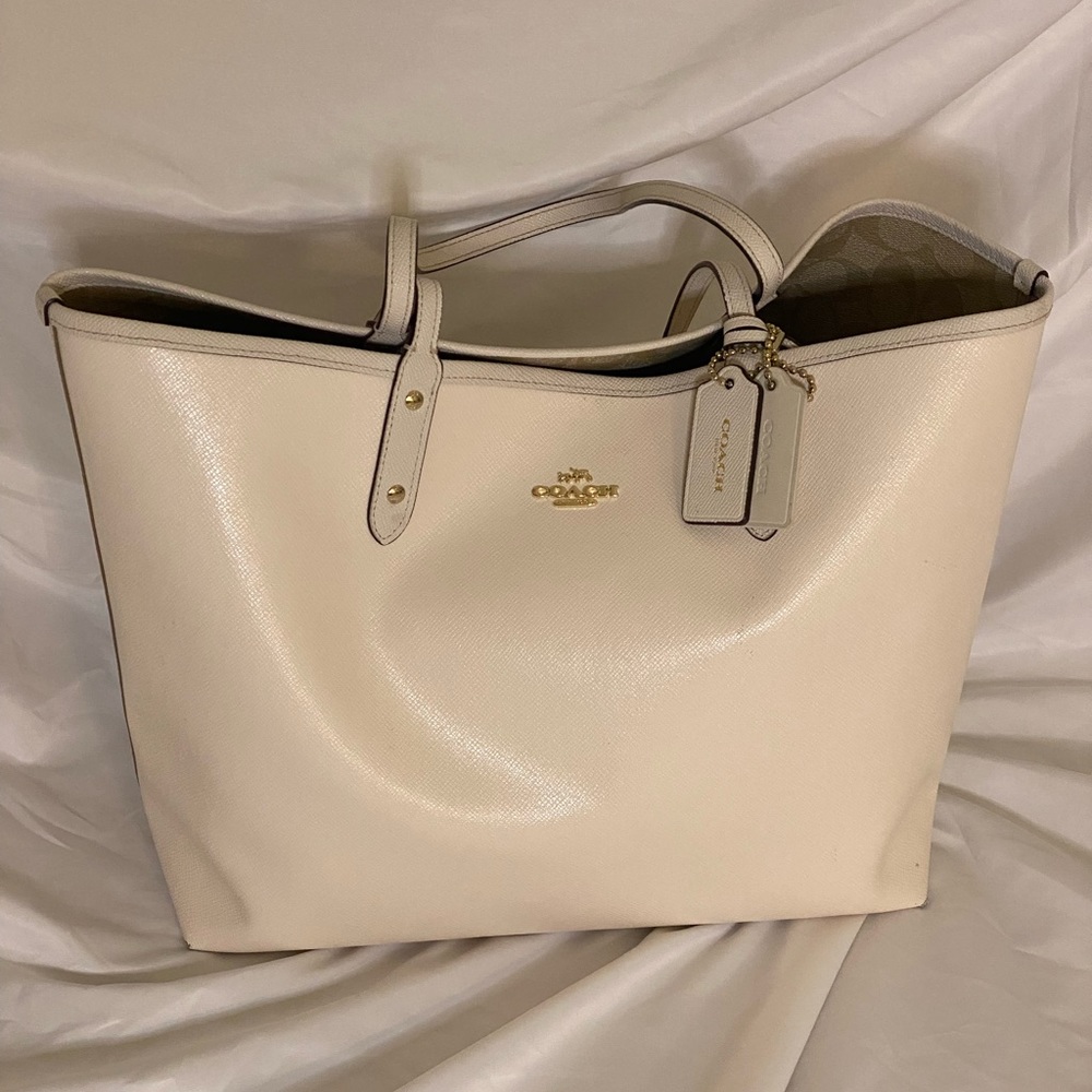 Adorable never full style leather Coach bag! Beige, perfect for all occasions!